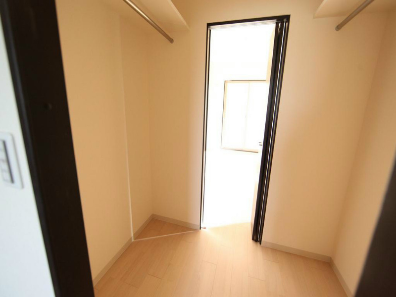 収納　ウォークイン・ウォークスルークローゼット（収納充実してます）