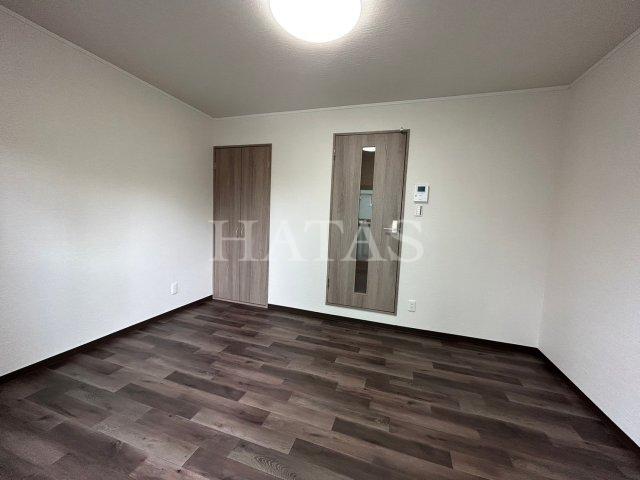 居室・リビング　同物件別部屋です。