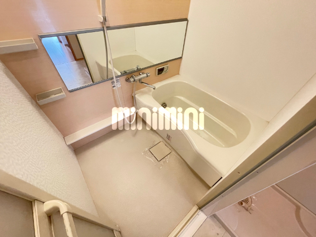 バス・シャワールーム　ゆったり入れるお風呂です