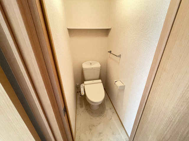 トイレ　温水洗浄便座付きのトイレです