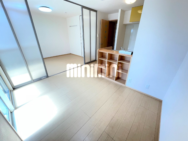 居室・リビング　南向きの明るいリビングです