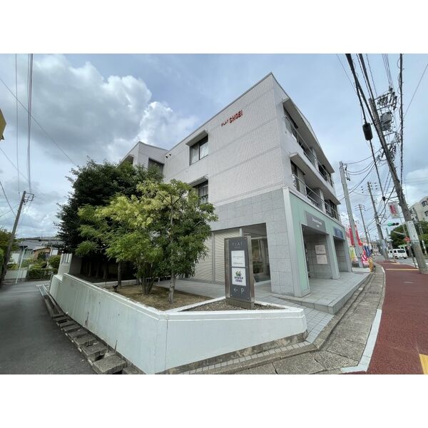 建物外観　南面1階店舗