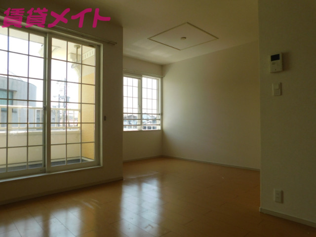 居室・リビング　同物件別部屋反転タイプ