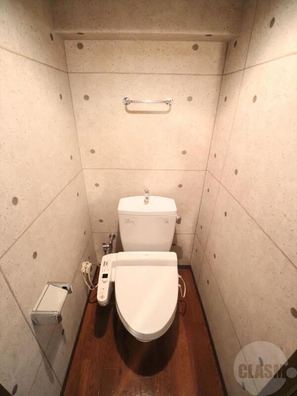 トイレ　ウォシュレット付き