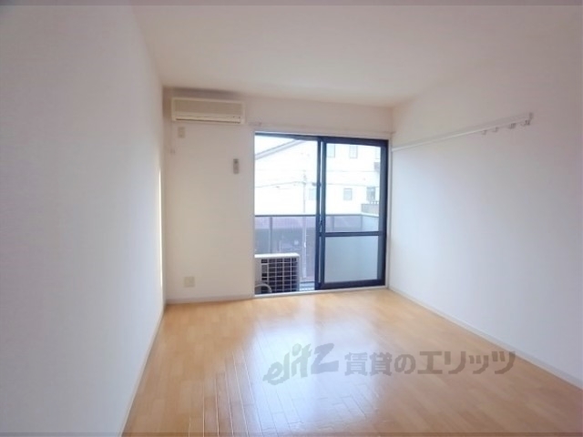 居室・リビング　きれいなお部屋です