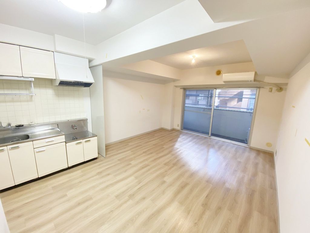 居室・リビング　駐車場