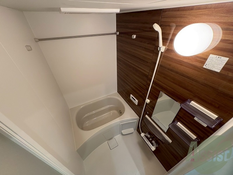 バス・シャワールーム　浴室は嬉しい浴室乾燥機付きでございます。