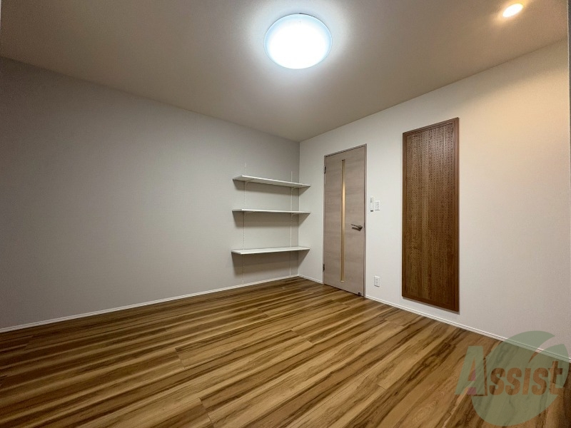 その他部屋・スペース　洋室を別角度から撮影しました。開放感がありますよね。