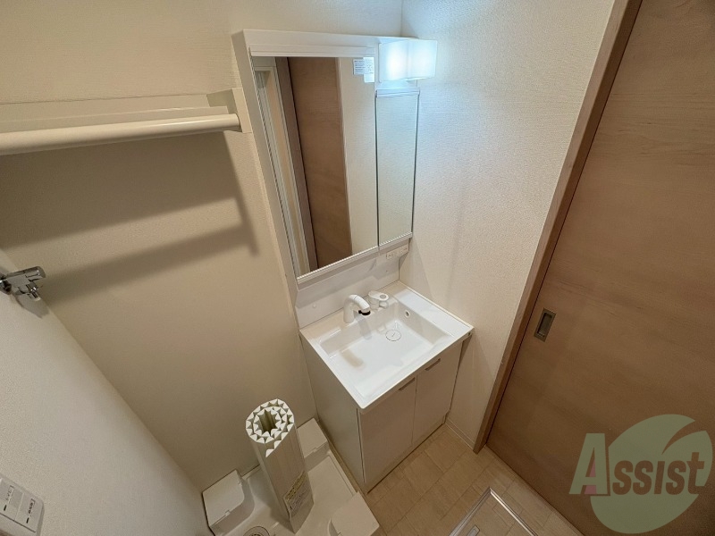 洗面設備　独立洗面台です。毎日の身支度が楽しみになりますね。