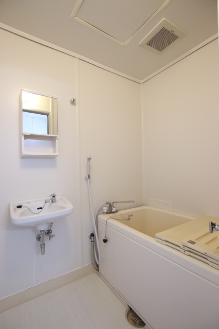 バス・シャワールーム　風呂蓋は設備ではありません