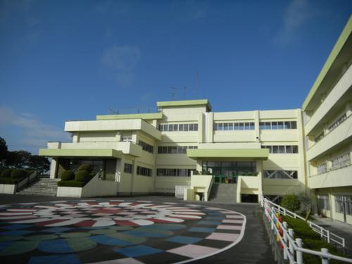 小学校　入間市立新久小学校（小学校）まで660m