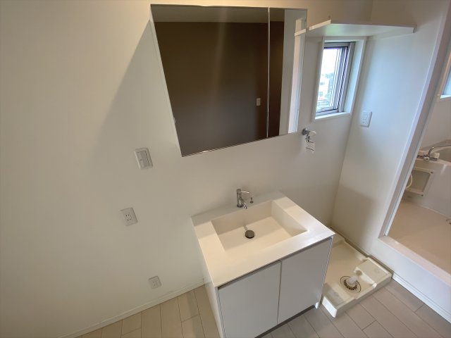 洗面設備　オシャレな洗面台付！