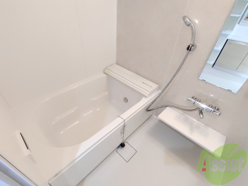 バス・シャワールーム　浴室は綺麗で追い焚きも付いて気持ちよくお過ごしいただけます。