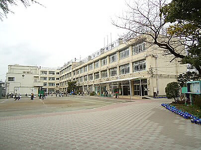 小学校　世田谷区立烏山北小学校（小学校）まで714m