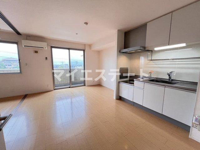 居室・リビング　同型・現況優先（写真は301号室）