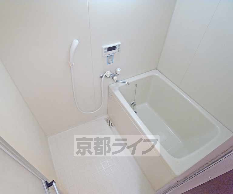 バス・シャワールーム　追炊き機能付きのバスルームです。