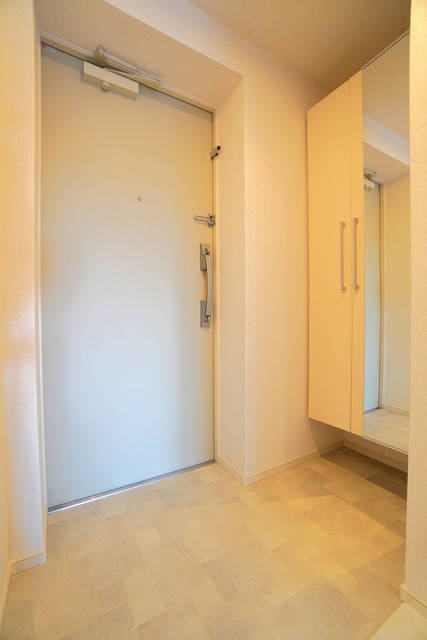 玄関　※写真は同タイプ住戸です。