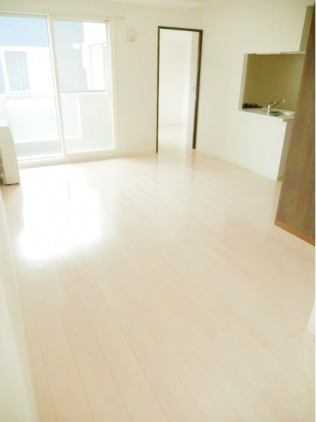 居室・リビング　明るい雰囲気で、気持ちの良いリビングです♪