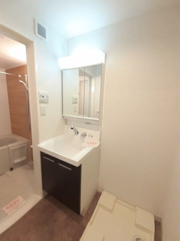 洗面設備　スペースが確保できる洗面所です