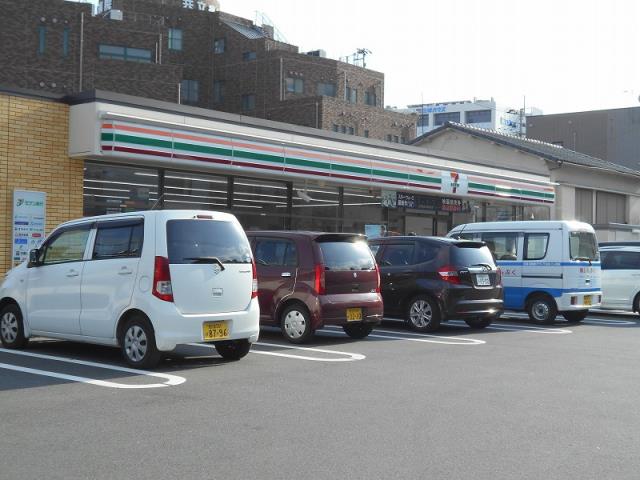コンビニ　セブンイレブン（コンビニ）まで1029m