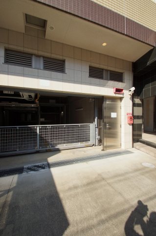 駐車場　敷地内に駐車場あります。