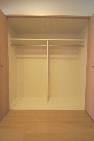 収納　ハンガーポール付のクローゼット