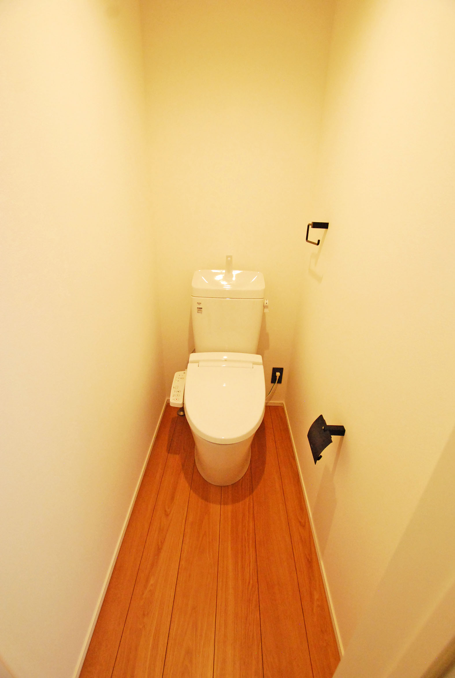 トイレ　温水洗浄便座