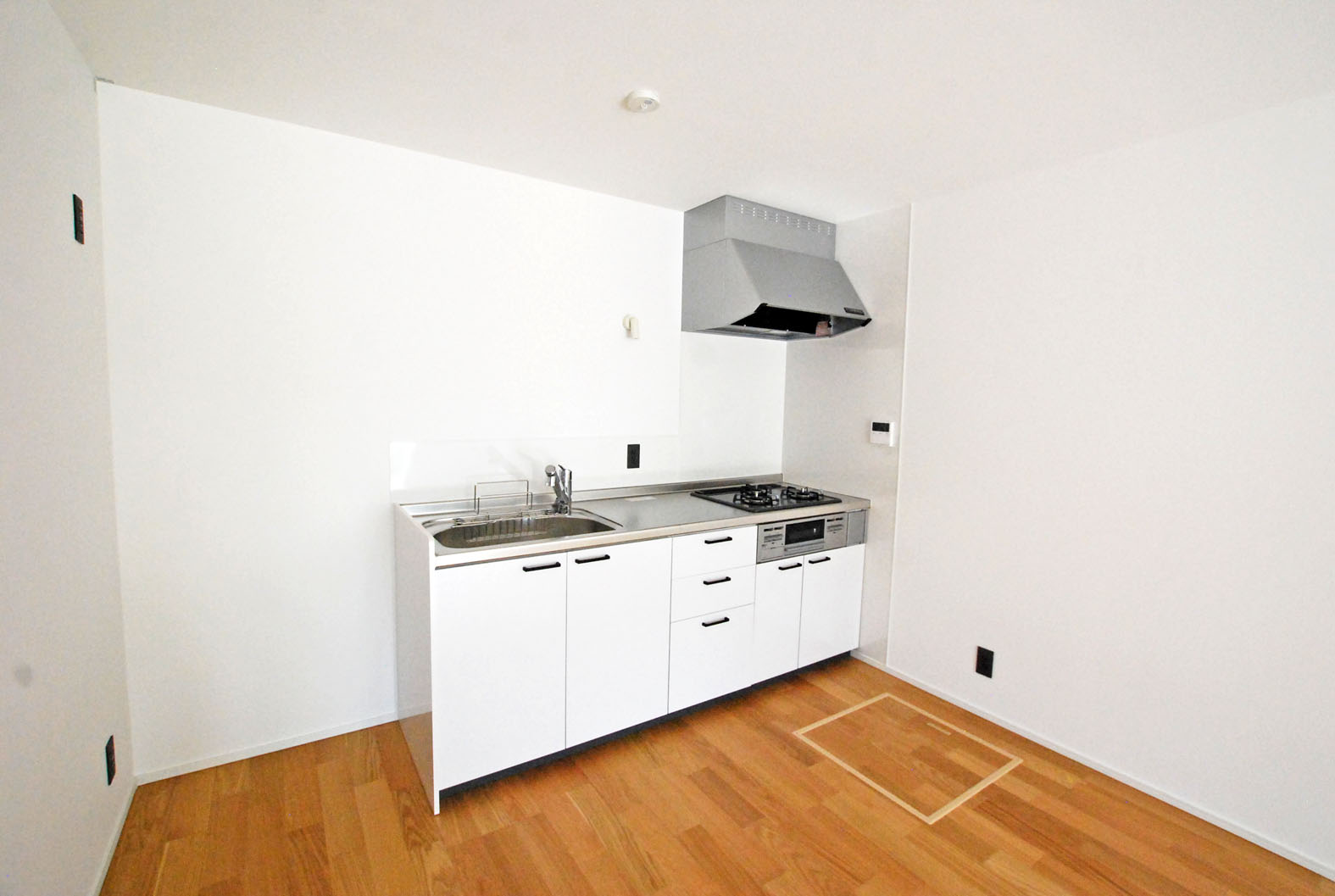 キッチン　1階壁付けキッチン