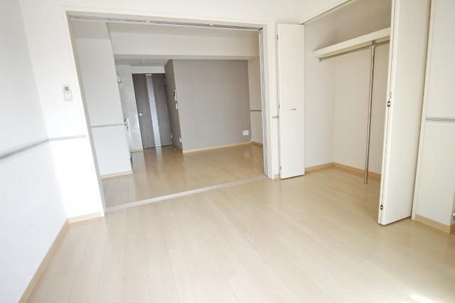 その他部屋・スペース　南西向きで自然と明るい居室