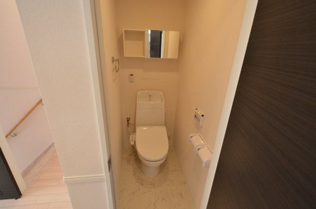 トイレ　温水洗浄便座機能付き♪