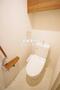 トイレ　収納棚付き！温水洗浄便座付きのトイレです！
