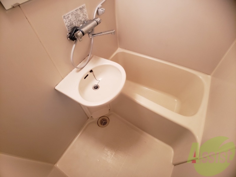 バス・シャワールーム　ユニットバスです。疲れを癒すのに欠かせませんね！