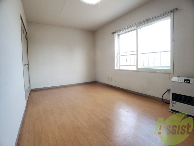 居室・リビング　広くてキレイなお部屋が広がっていて、充実した生活が送れそう。