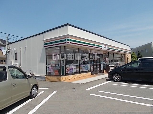 コンビニ　セブンイレブン　金沢寺中町店（コンビニ）まで827m