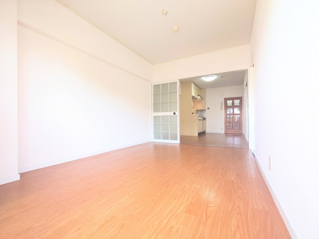 居室・リビング　間仕切りを開くと大きなリビングに