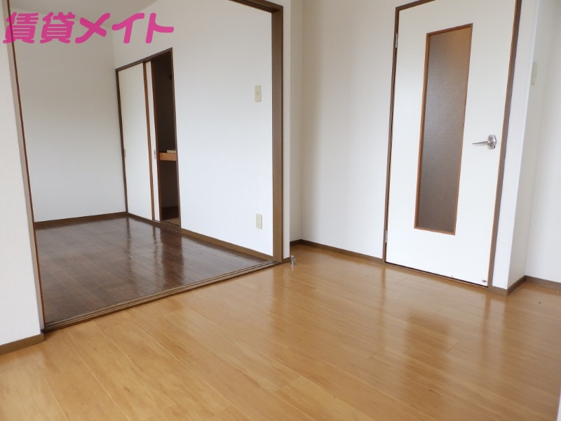 居室・リビング　同物件別室画像