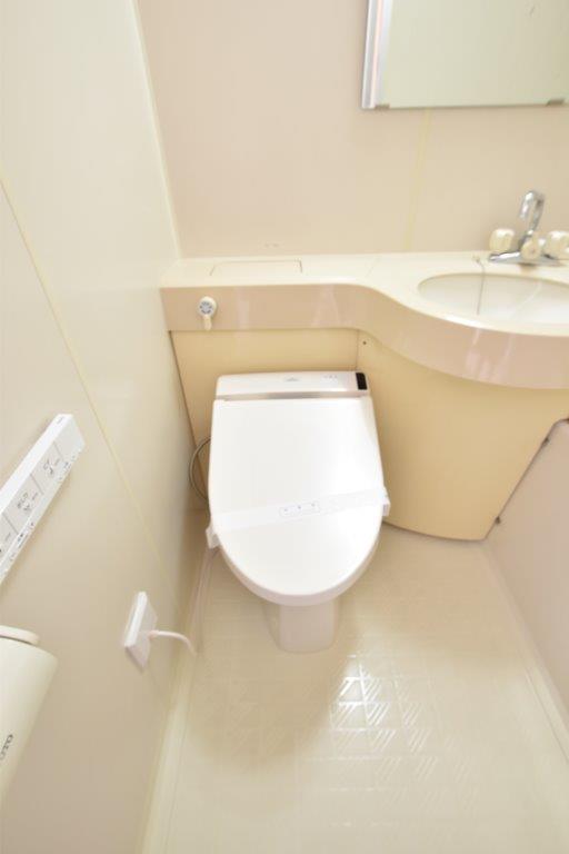 トイレ　※温水洗浄便座付いています