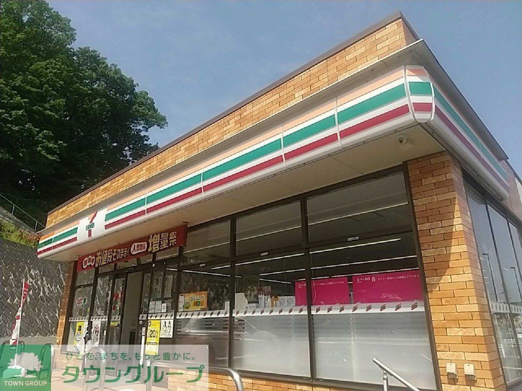 コンビニ　（コンビニ）まで210m