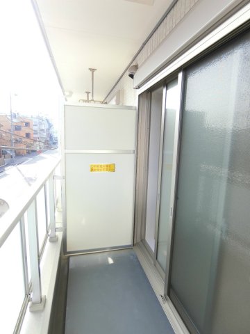 バルコニー　物干しスペース付きのバルコニー♪