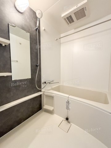 バス・シャワールーム　浴室乾燥機付きのお風呂です♪