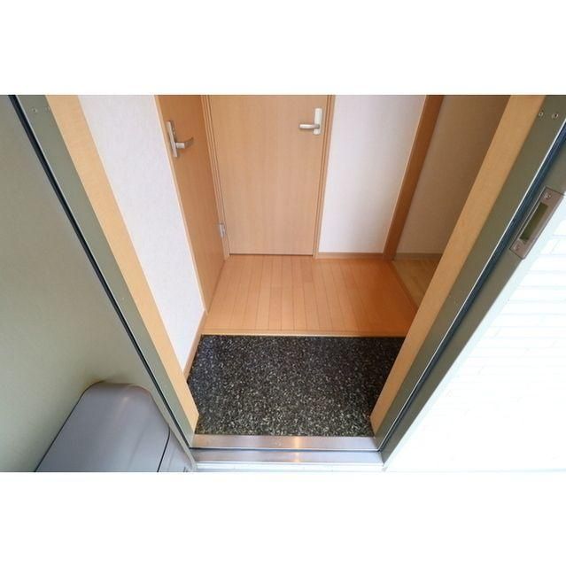 玄関　収納もある玄関です