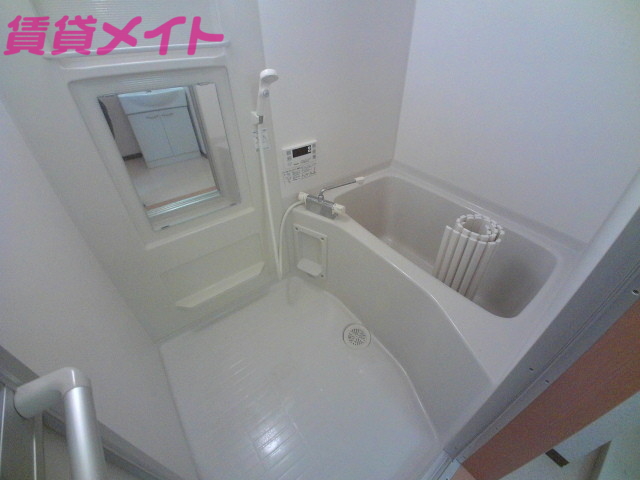 バス・シャワールーム　バス同物件別部屋の写真