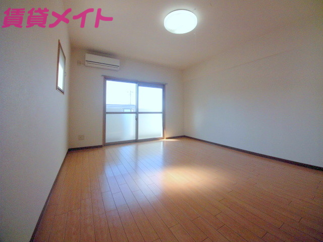 居室・リビング　居室・リビング同物件別部屋の写真