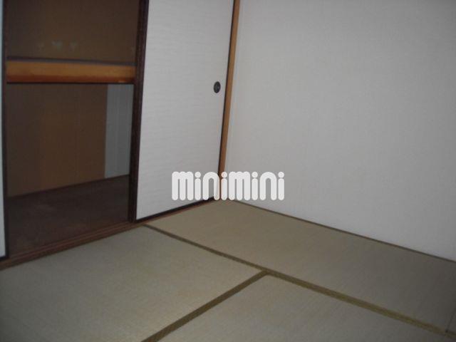 収納　たくさん収納できる押入れ有り