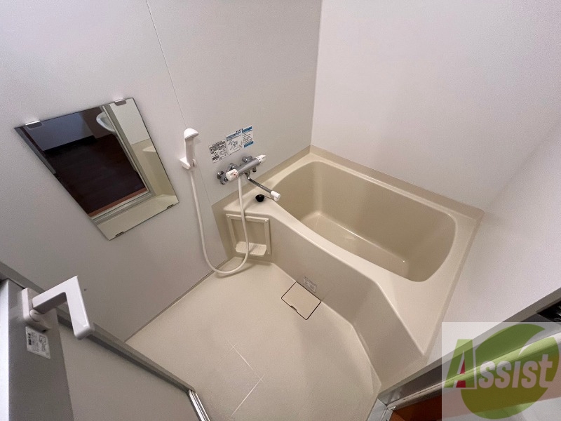 バス・シャワールーム　お風呂になります。一日の疲れを癒してくださいね。