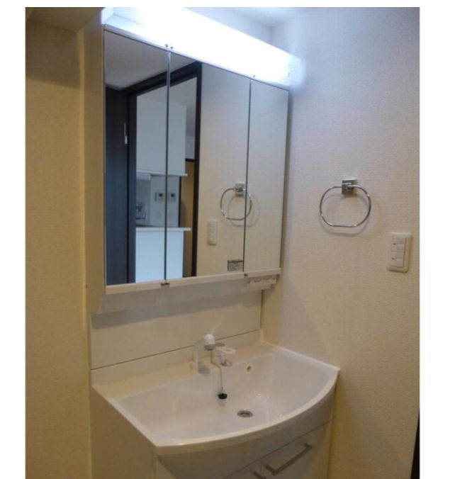 洗面設備　独立洗面化粧台付き