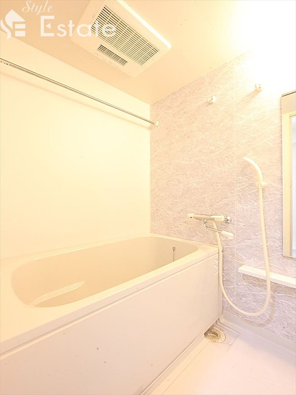 バス・シャワールーム　バスルーム