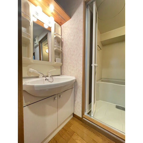 洗面設備　シンプルで使いやすい洗面台です！