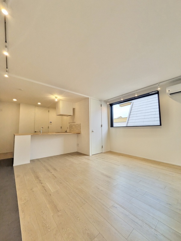 眺望　奥行き感のあるお部屋　※同間取りの４０４号室の写真です