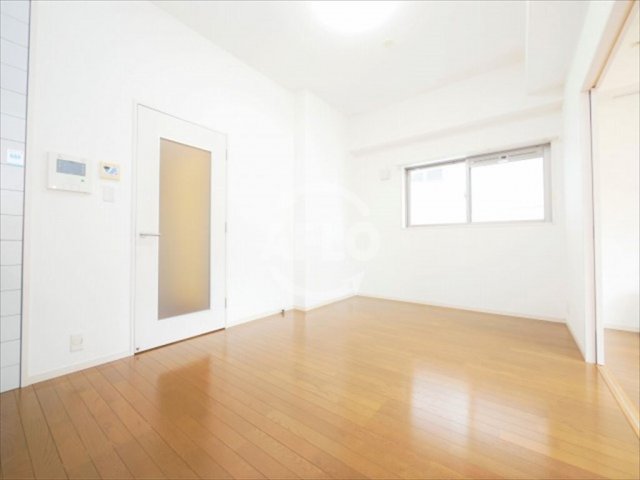 居室・リビング　サザンパークス　小窓付きリビング